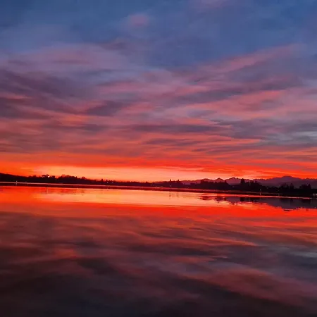 Moonlake بيت ضيافة