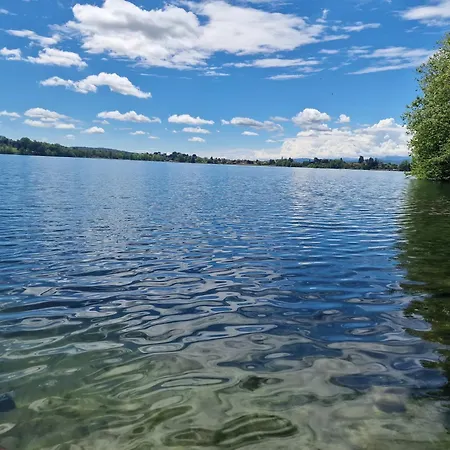 Moonlake بيت ضيافة